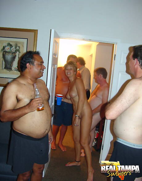 Real Tampa Swingers pleased to share with you a free photo gallery with Tracy Lick in gangbang hot porn